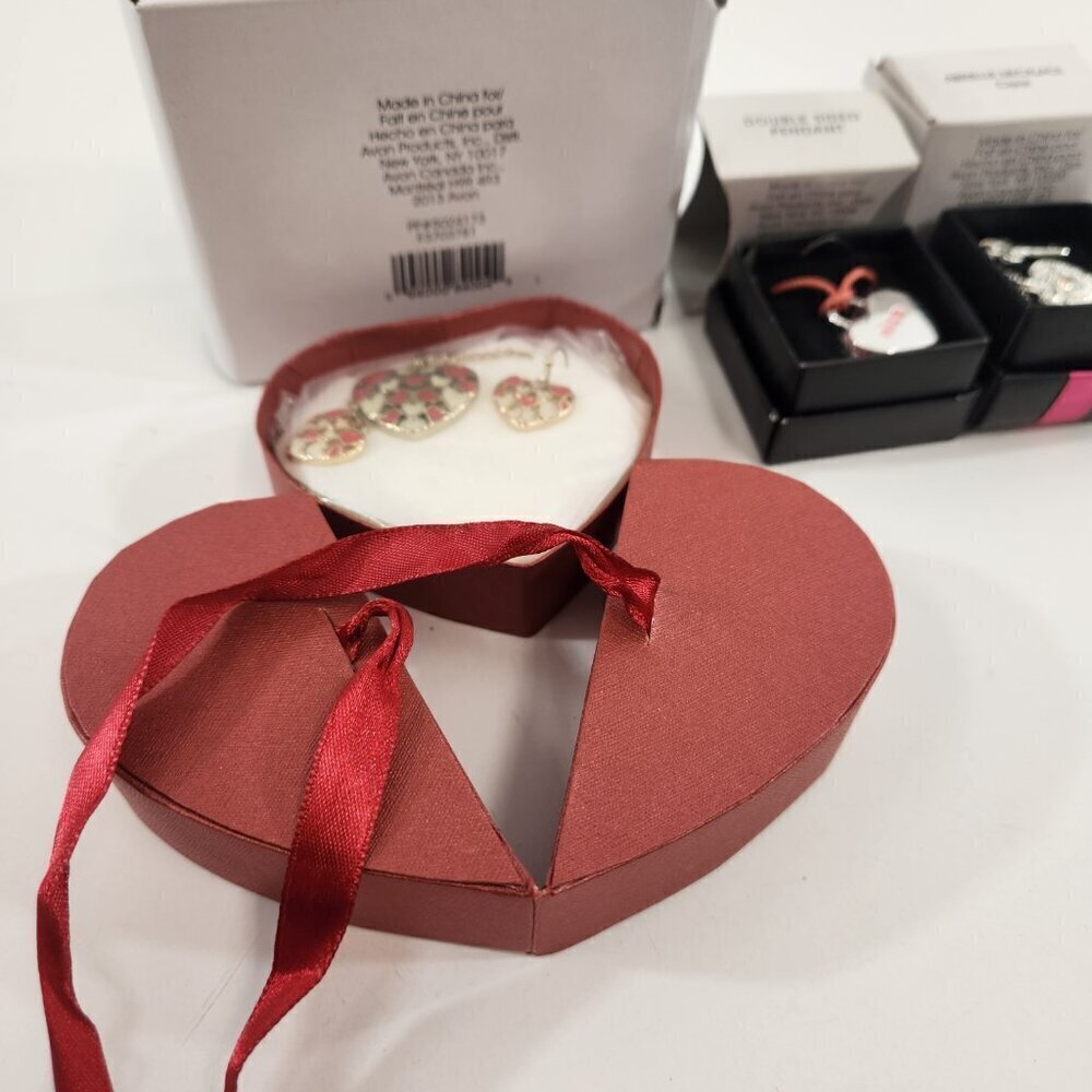Avon Heart Jewelry Bundle Floating Hearts Arielle Double Sided Pendant NEW - Picture 3 of 7